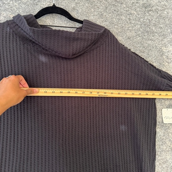 Free People Waffle Knit Boho Relaxed Fit Cowl Neck Sweater Size Small - Picture 7 of 16